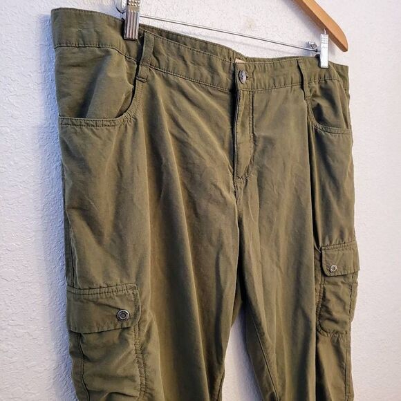 Woolrich Khaki military green ruched Hiking Outdoor Capri Cargo Pants Flattering - Picture 6 of 6